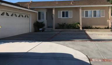 Main picture of 5582 Rochelle Ave