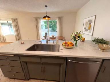 Main picture of 445 E Magnolia Blvd