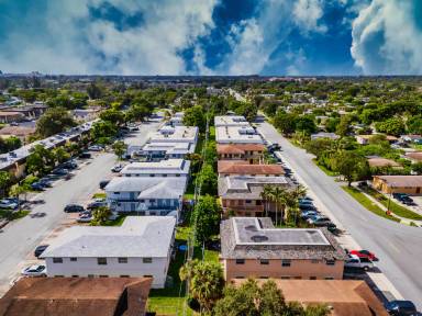 Main picture of 3740 SW 61st Ave Davie - 12