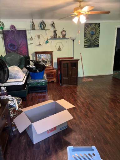 Main picture of 910 Glencoe Dr
