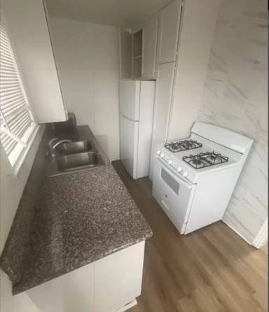 Main picture of 923 S Record Ave
