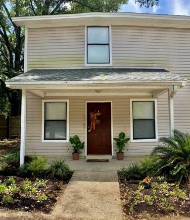 Main picture of 205 Marquette St