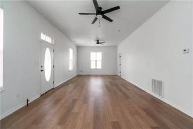 Main picture of 501 2nd Ave SW