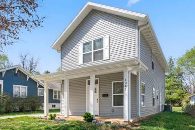 Main picture of 1041 E Delmar St