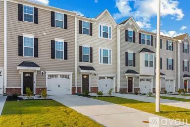 Main picture of 6441 Pathfinder Way