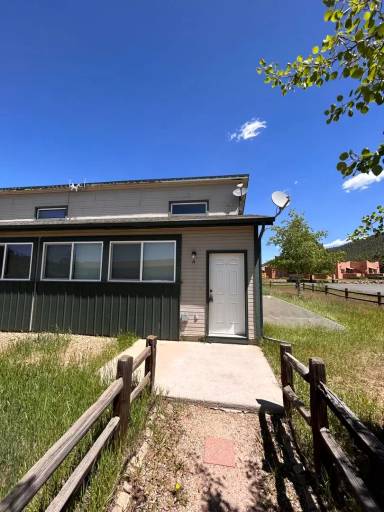 Main picture of 640 Forest Edge Rd