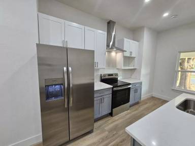 Main picture of 808 W 10th St