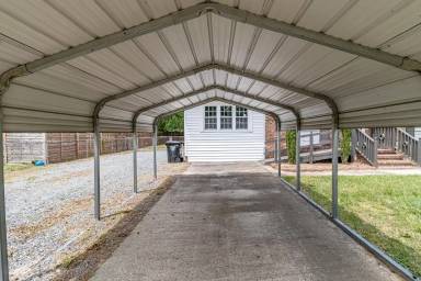 Main picture of 160 Oak Circle Dr