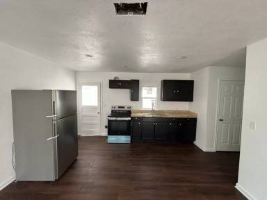 Main picture of 2401 S 24th St