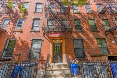 Main picture of 577 Warren St