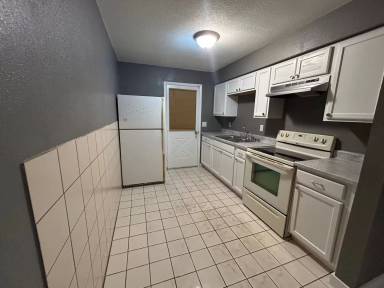 Main picture of 1887 Debbie St