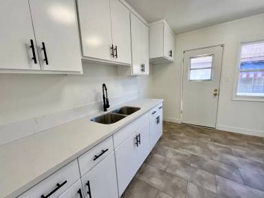 Main picture of 4467 W 131st St