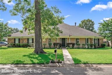 Main picture of 2201 Surrey Ln