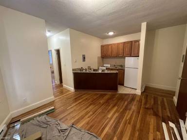 Main picture of 32 Westland Ave