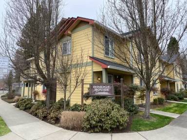 Main picture of 910 SW 5th St