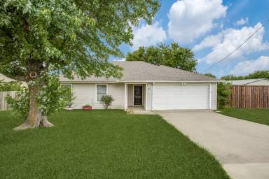 Main picture of 531 Bois D Arc Ave