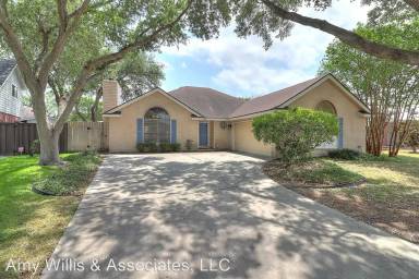 Main picture of 4321 Holly Ridge Dr