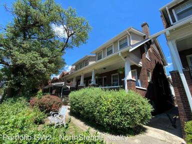 Main picture of 2880 N High St