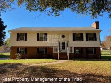 Main picture of 121 N Barons Rd