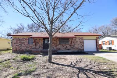 Main picture of 703 W Avenue F