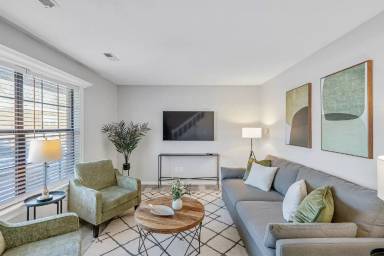 Main picture of 2301 Primrose Dr