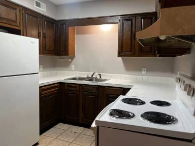 Main picture of 1630 W 42nd St