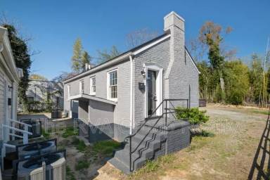 Main picture of 25 S Jefferson St