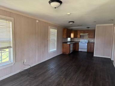 Main picture of 2055 Broadway Ave