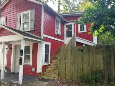 Main picture of 1920 Pender Ave