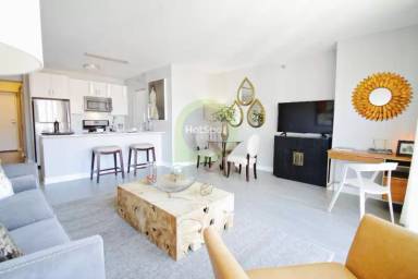 Main picture of 1001 South State