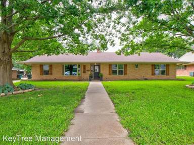 Main picture of 1405 Yarborough Dr