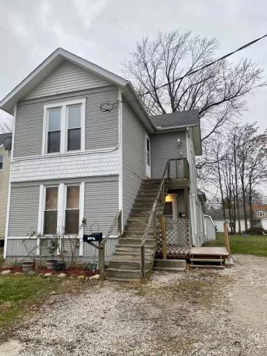 Main picture of 261 1/2 Elm St