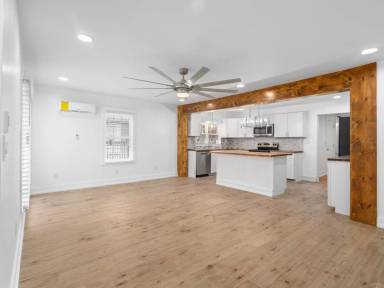 Main picture of 214 W 3rd Ave