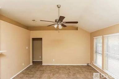 Main picture of 725 Azalea Ln