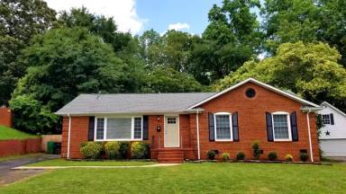 Main picture of 1915 Edgewater Dr