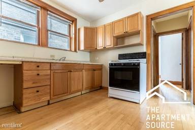 Main picture of 2334 W Waveland Ave