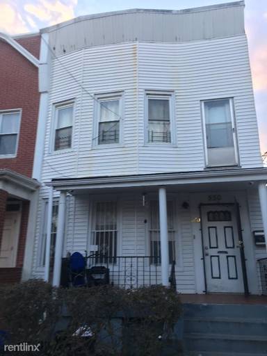 Main picture of 550 E 40th St