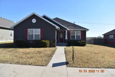 Main picture of 2421 Empire Ave