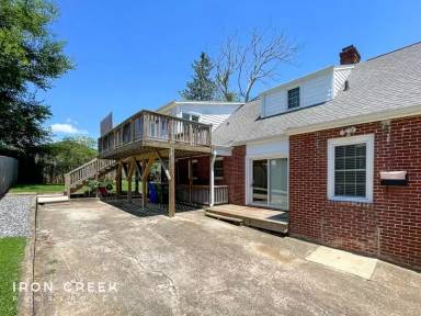 Main picture of 21 Brevard Rd