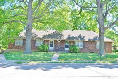 Main picture of 824 NW 15th St