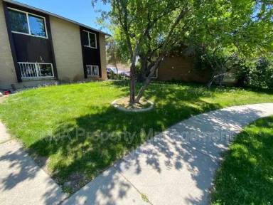 Main picture of 2523 S Lakecrest Dr