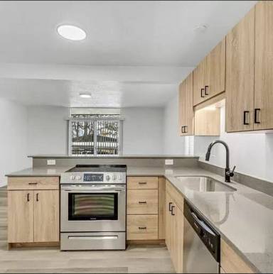 Main picture of 275 L St