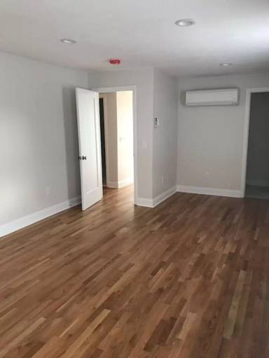 Main picture of 70 Courtland St