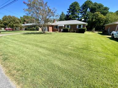 Main picture of 1460 Lakeview Dr