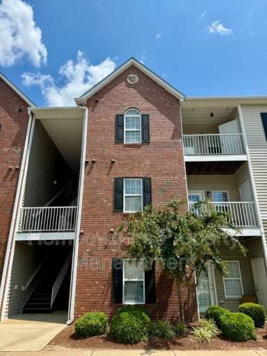 Main picture of 635 Marshtree Ln