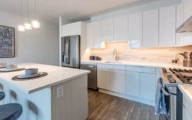 Main picture of 2357 N Lincoln Ave