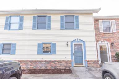 Main picture of 1310 Knob Creek Rd