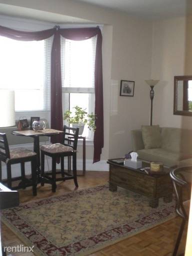 Main picture of 2800 N Pine Grove Ave