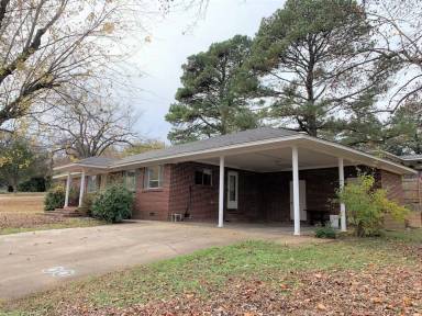 Main picture of 1820 S Commerce Ave