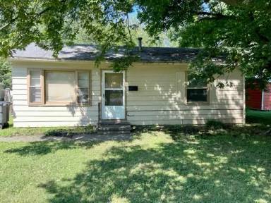Main picture of 2111 S Walnut Ln